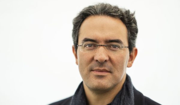 «La revolución cubana implicó una transformación brutal en la psicología de los latinoamericanos»: Juan Gabriel Vásquez autor de «Volver la vista atrás»