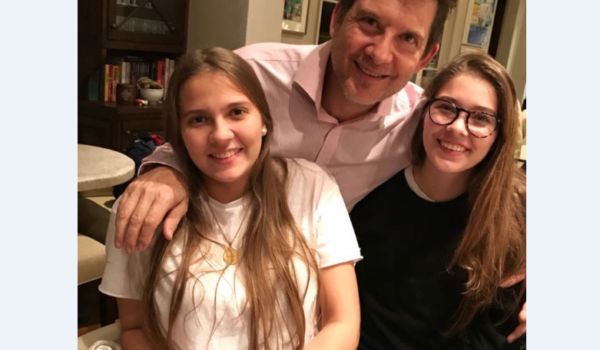 Esposa e hijas de Juan Lorenzo Holmann rechazan la acusación que le ha hecho el Ministerio Público