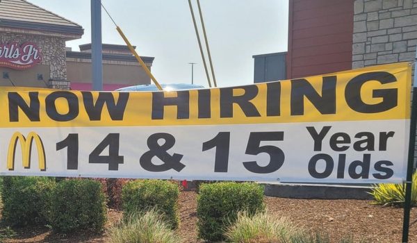 McDonald’s contrata a jóvenes de 14 años para afrontar la escasez de trabajadores en Estados Unidos