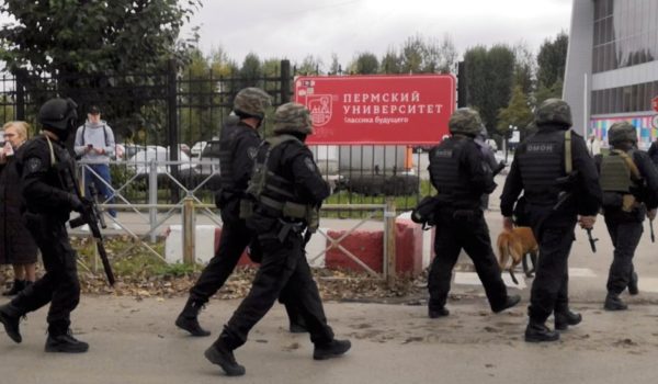 Mueren 6 personas en un tiroteo en una universidad de Rusia