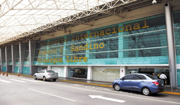 Fachada del Aeropuerto Internacional Augusto C. Sandino en Managua. Foto: ARCHIVO/LA PRENSA