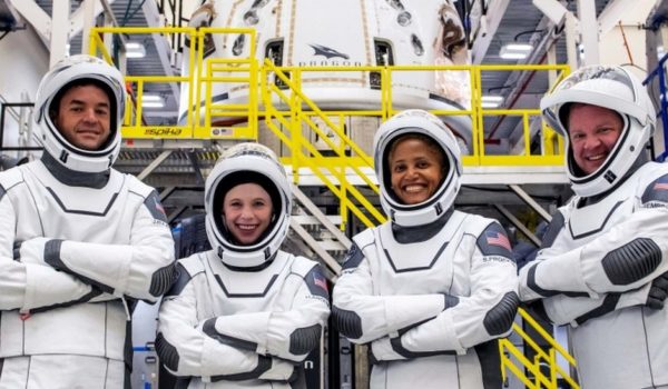 SpaceX: los 4 astronautas amateurs que partieron al espacio en una misión pionera