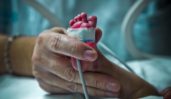 La joven española que fue intercambiada al nacer por otro bebé en el hospital debido a «un error humano» y ahora exige una indemnización millonaria