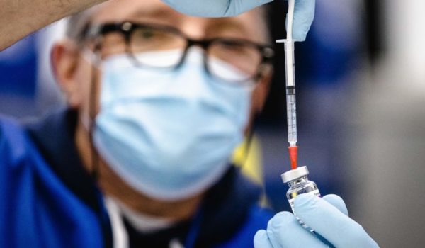 Coronavirus: el niño holandés que ganó la batalla judicial para vacunarse pese a la oposición de su padre