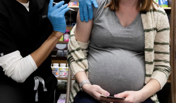 ¿Por qué el Minsa aún no vacuna contra la covid-19 a las embarazadas? Aquí la explicación