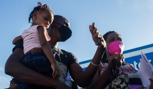«Mi mujer está embarazada de 8 meses y no tenía nada para comer. Pensé que me iban a deportar»: los haitianos que recorrieron América Latina y lograron cruzar a EE.UU.