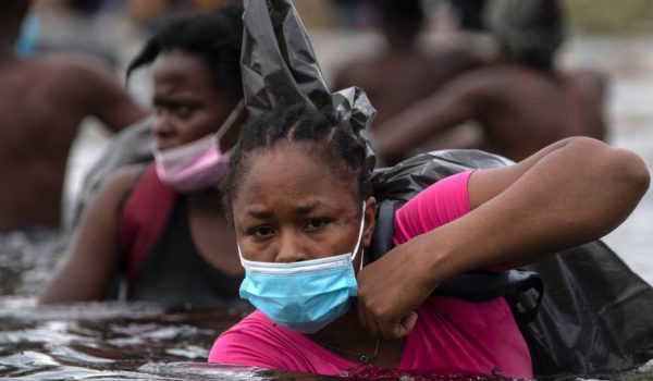 «La condición de los haitianos de migrantes invisibles está vinculada al racismo en muchos países de América»
