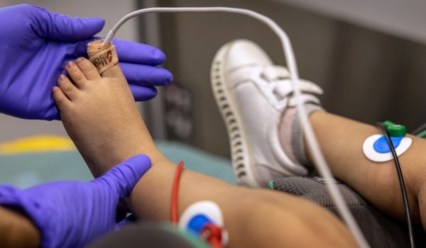Covid-19 | «Es realmente desgarrador ver a niños intubados»: el impactante relato de una pediatra sobre la situación en los hospitales de EE.UU.