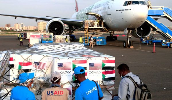 Covid-19: la pandemia «durará un año más de lo que debería» si las vacunas no llegan a los países más pobres, advierte la OMS