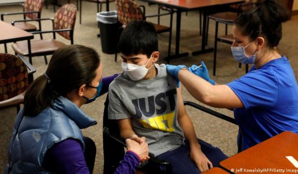 Vacuna de BioNTech/Pfizer tiene más de 90% de eficacia en niños