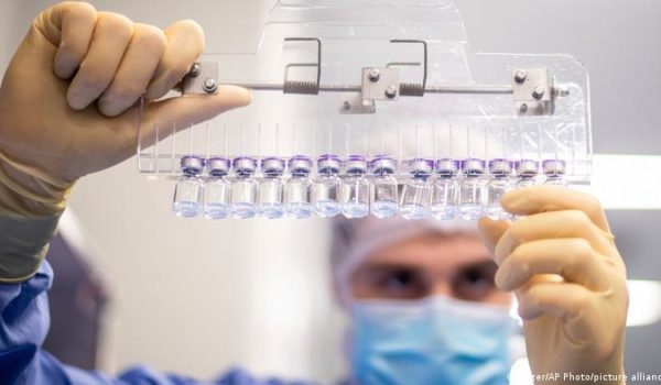 Tercera dosis de vacuna de BioNTech/Pfizer contra covid-19 tiene 95.6 % de eficacia