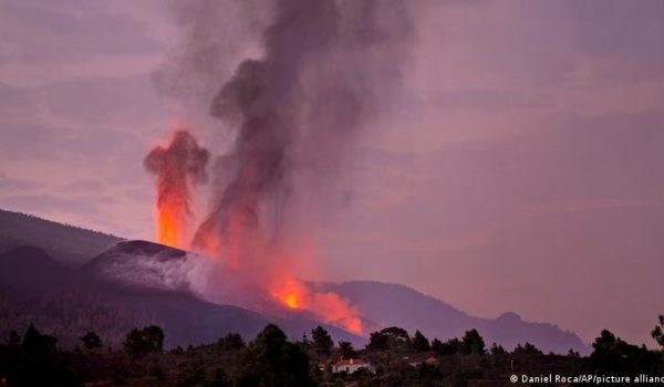 Volcán de La Palma expulsa nueva colada de lava muy líquida