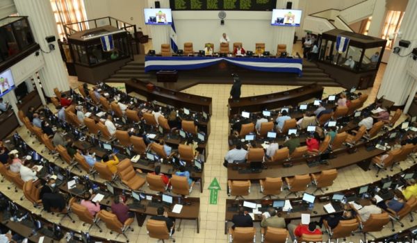 Asamblea Nacional podría aprobar reformas al Código del Trabajo este martes y declarar feriado nacional el 30 de mayo