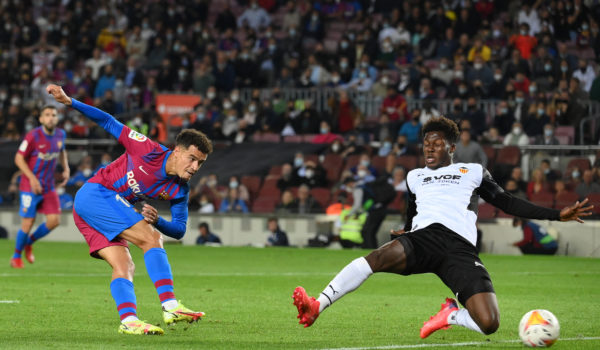 Barcelona derrota al Valencia y la Real Sociedad se coloca en la cima de la liga española