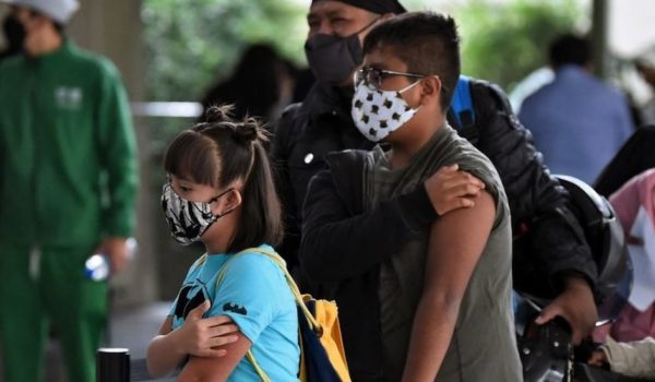 Coronavirus en México: por qué AMLO se resiste a vacunar a todos los adolescentes pese a que una resolución judicial lo ordena