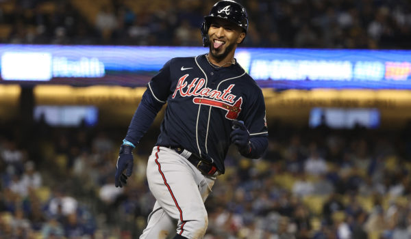 Bravos colocan a los Dodgers al borde del abismo en Serie de Campeonato
