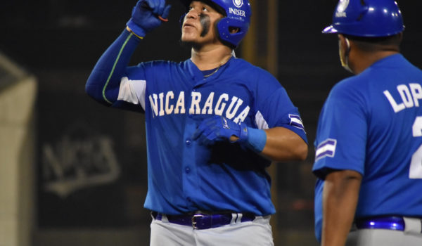 Dilmer Mejía se queda a cuatro outs del juego perfecto