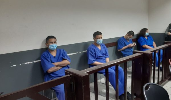 De izquierda a derecha Pedro José Pérez, Eduardo Membreño ,Ángel Jarquín y Eusebia Jarquín acusados de robo con fuerza agravado. LA PRENSA/Ernesto García