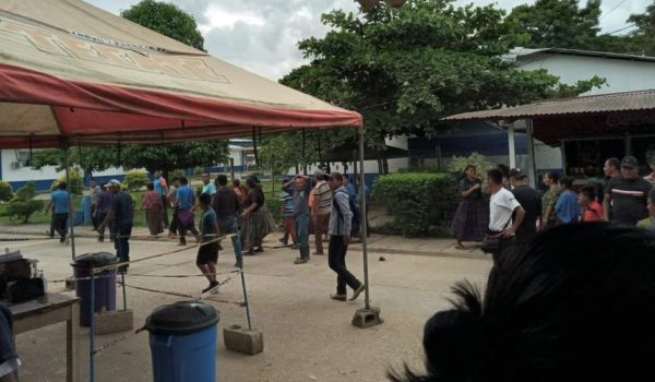 Antivacunas en Guatemala secuestran a un grupo de enfermeras durante horas