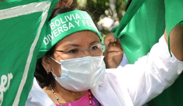 El caso de una niña de 11 años violada que interrumpió un proceso de aborto por intervención de la Iglesia católica y genera debate en Bolivia