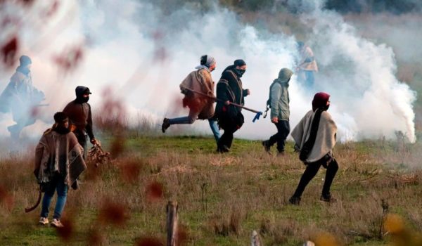 Estado de emergencia en Chile: 3 claves para entender el centenario conflicto mapuche (y por qué Piñera decidió enviar al ejército al sur del país)