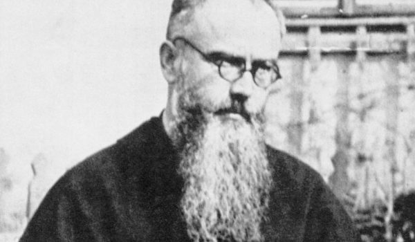 Quién fue el padre Kolbe, el franciscano que murió hace 80 años en Auschwitz y es considerado el “santo del Holocausto”