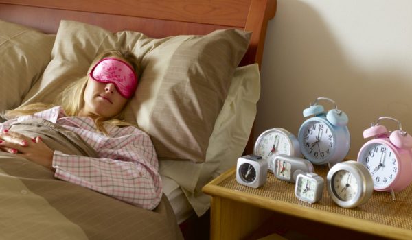Los enormes beneficios de las siestas cortas (y cómo aprender a hacerlas sin despertarnos de mal humor)