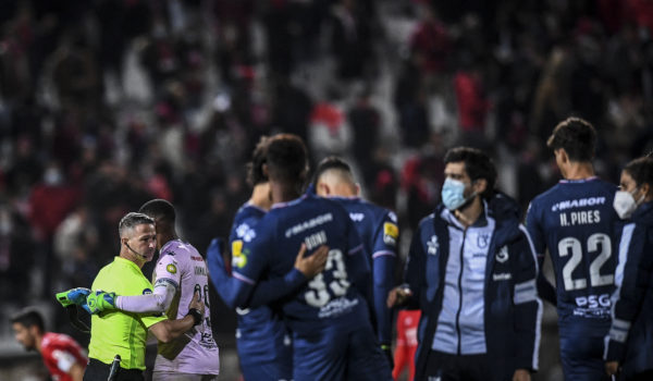 Portugal detecta primeros casos de variante ómicron en futbolistas del Belenenses