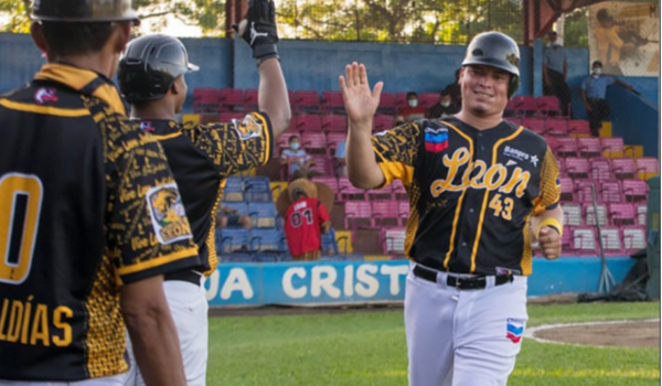 Leones rugen ante el Tren que extiende a 11 su racha de derrotas; Tigres siguen firmes