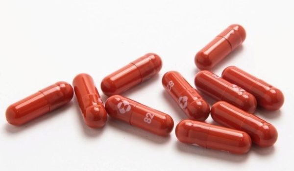 Molnupiravir: cómo funcionará la pastilla para tratar la covid-19 aprobada por Reino Unido