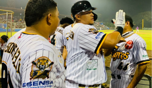 Tigres se imponen a Gigantes en apretado  duelo; Leones emboscan al Tren del Norte