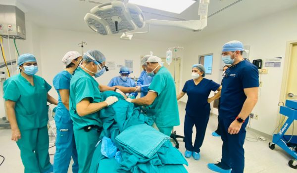 Especialistas del Hospital Vivian Pellas concluyen jornada gratuita de reconstrucciones mamarias