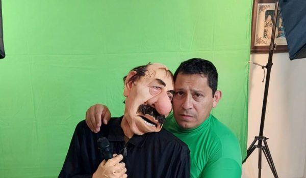 Caricaturista Manuel Guillén presenta Los Esponjosos, una propuesta tridimensional de sátira política y social