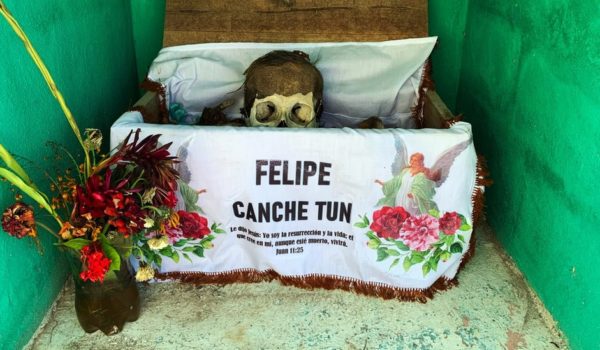 Día de Muertos: Pomuch, el pueblo de México donde sacan los cadáveres para limpiar sus huesos