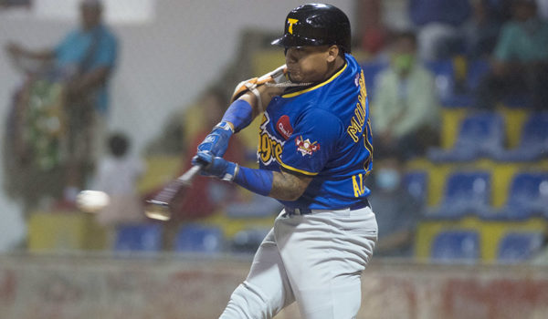 Tigres masacran a los Gigantes; el Tren del Norte vence apuradamente a los Leones