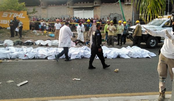 Sube a 53 la cifra de migrantes muertos, en accidente en México