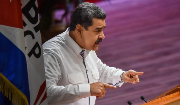 Producción petrolera de Venezuela se estanca en 700 mil barriles diarios, lejos de  los 3.2 millones de 2002
