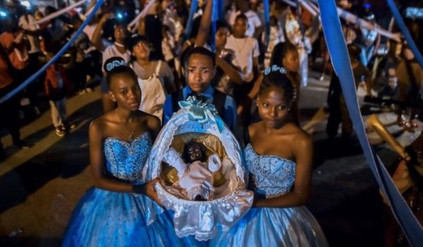 El pueblo de Colombia que celebra la Navidad en febrero y con un Niño Dios negro 