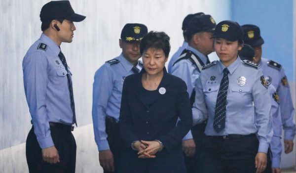 Indultan a la expresidenta de Corea del Sur Park Geun-hye, quien cumplía una codena de 20 años por corrupción