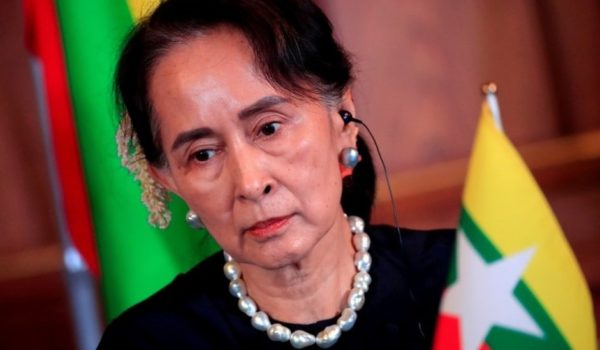 Condenan a 2 años de prisión a Aung San Suu Kyi, la derrocada líder de Myanmar