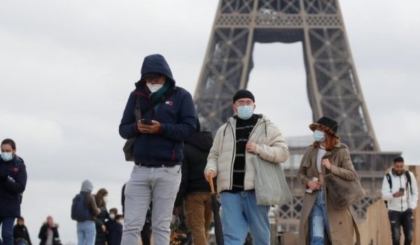 Covid: la variante ómicron se está «propagando a la velocidad de un rayo» en Europa