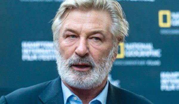 Alec Baldwin dice que no disparó el arma que mató a la directora de fotografía Halyna Hutchins en un rodaje