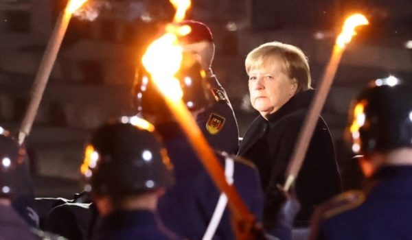 Angela Merkel: el emotivo discurso de la canciller alemana y la canción punk que sonó en su despedida