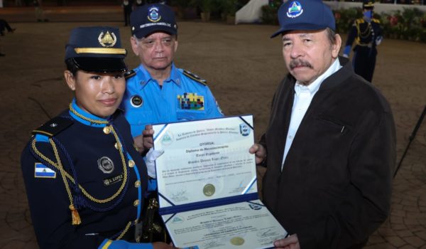Graduados de la Policía repiten el mismo discurso del régimen de la «defensa de la soberanía» y el «intento de golpe de Estado»