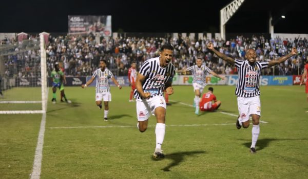 Un gol polémico deja al Diriangén a un paso del título
