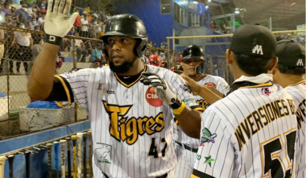 Tigres y Gigantes debieron batallar entradas extras, pero se llevan las victorias