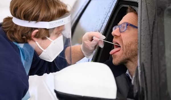 Covid: qué diferencias hay entre una PCR y la prueba de antígenos para detectar el coronavirus