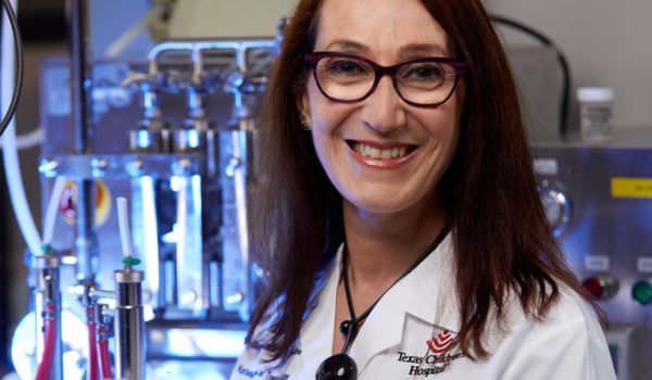 Cómo es Corbevax, la primera vacuna sin patentes contra la covid-19 desarrollada por una científica hondureña