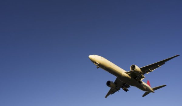 5G: cómo afecta esta tecnología a los aviones comerciales (y por qué las aerolíneas en EE.UU. hablan de un peligro inminente)