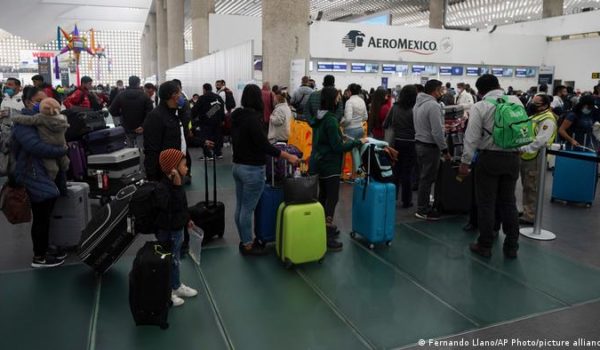 México cancela decenas de vuelos por pilotos con COVID-19